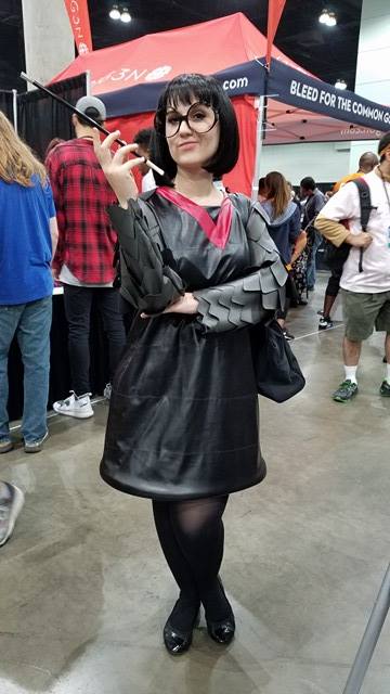 Stan Lee's Los Angeles Comic Con: Day 2 Cosplay edna mode